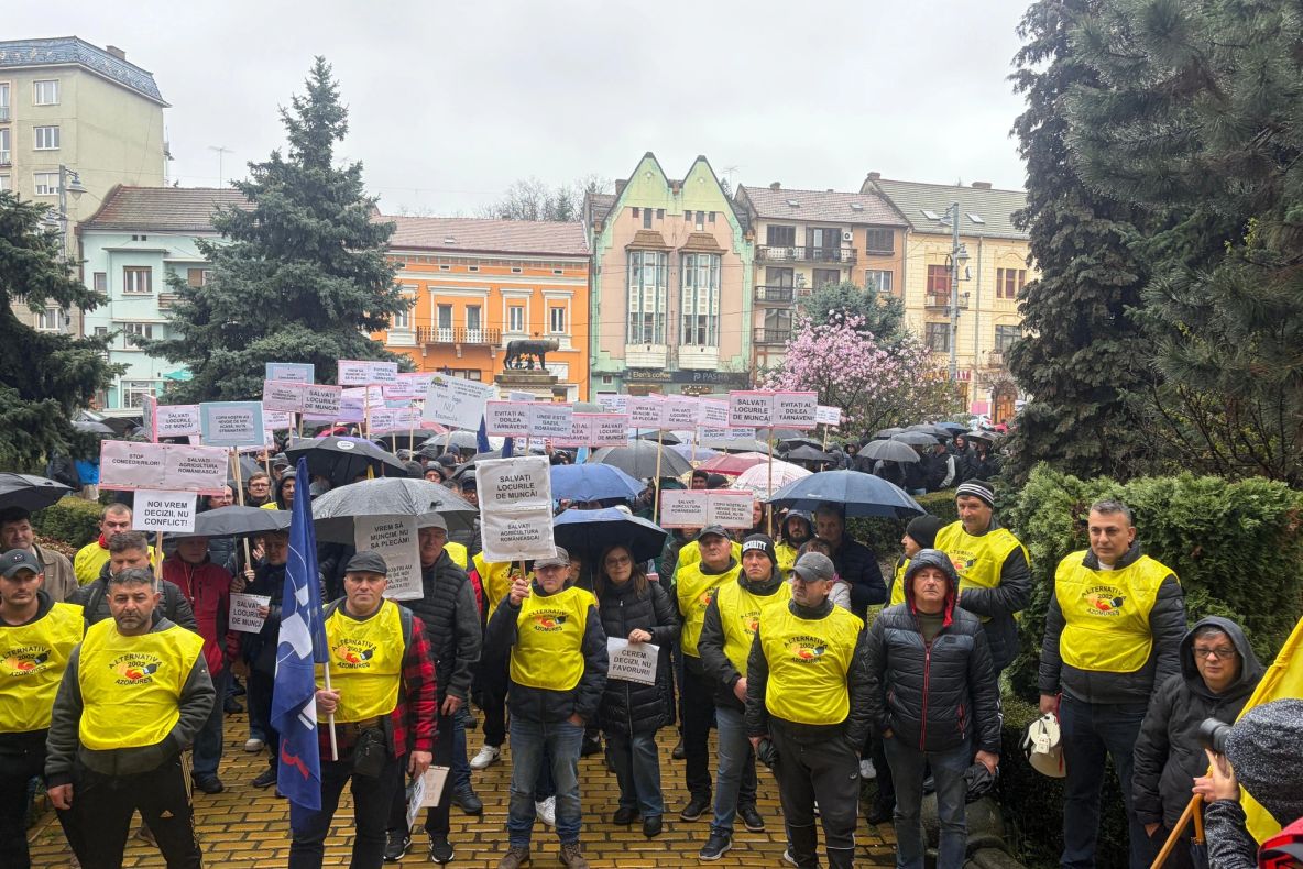 Protest de amploare pentru salvarea combinatului Azomureș. Dacă nu se găsește o soluție, peste 2.000 de oameni vor rămâne pe drumuri – VIDEO