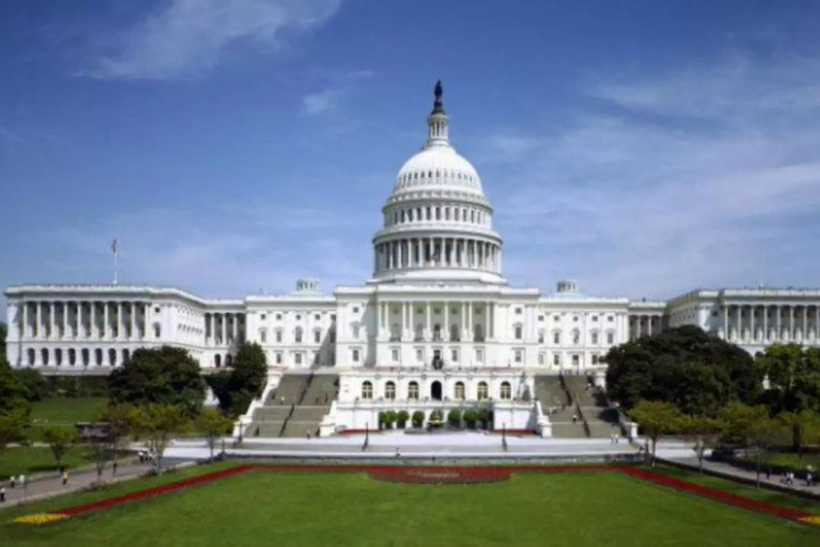 Casa Albă propune renunţarea la mii de angajaţi