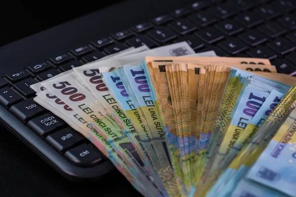 Diferențe salariale în România: 76% dintre angajatori recunosc că plătesc diferit angajații pe funcții similare