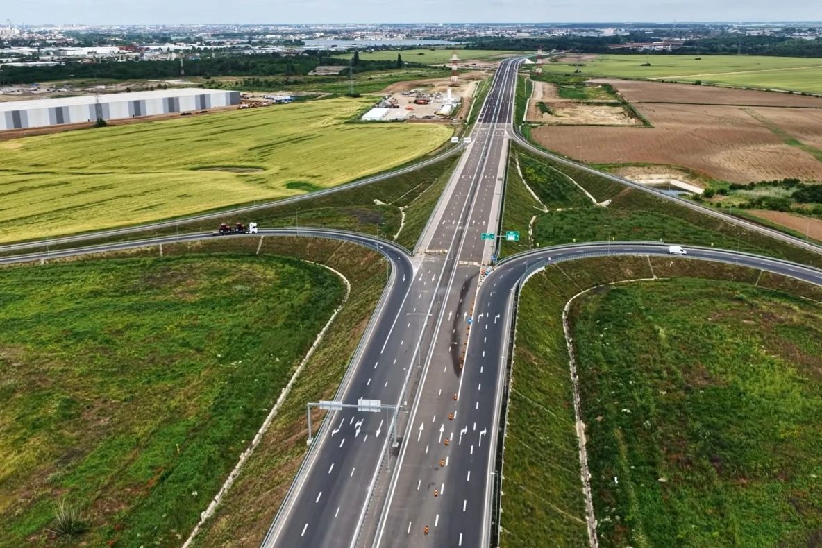Infrastructură „românească”: Bucata de autostradă care se termină în câmp!