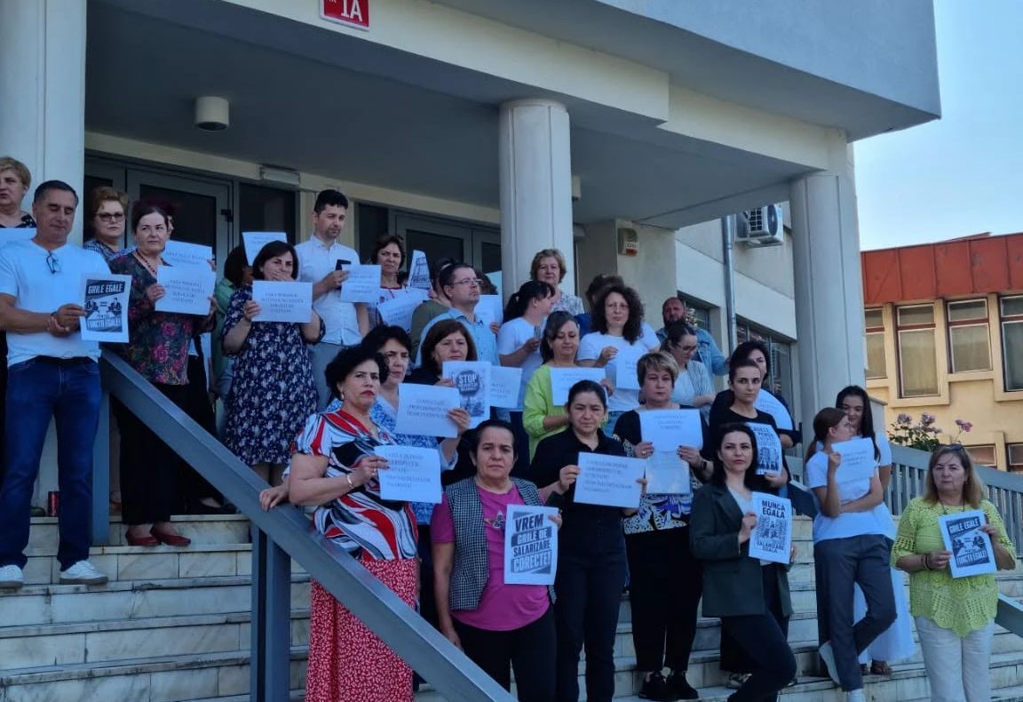 Au discutat ore întregi cu ministrul Muncii, dar fără niciun rezultat. Sindicaliștii din administrație anunță că protestele continuă