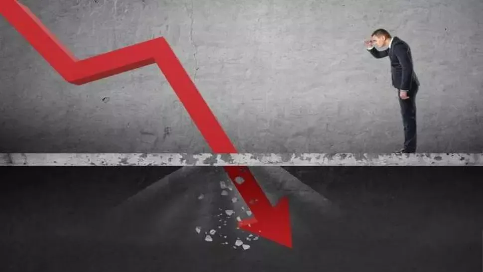 Economist de top, semnalul de alarmă: „România este deja în JUNK. E jenant pentru Guvern”