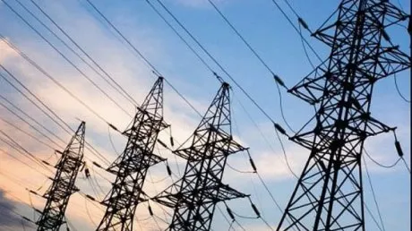 Afacerea momentului în energie. Românii care cumpără ieftin ziua și vând de trei ori mai scump la vârf de consum
