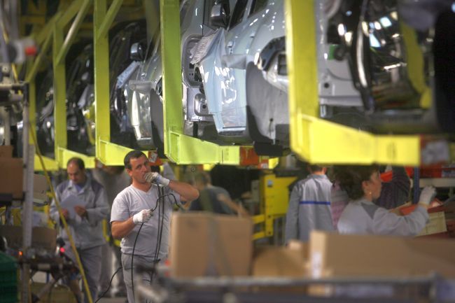 Exodul motoarelor: De ce a pierdut Mioveniul pariul cu noile modele Dacia în fața Turciei și Sloveniei