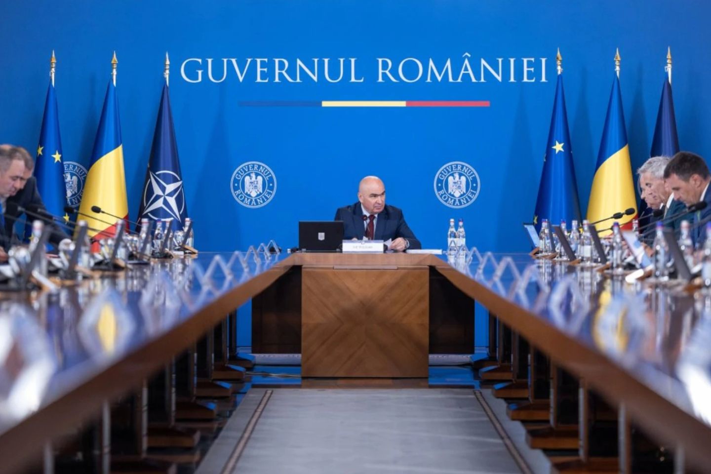 Guvernul interimar Bolojan a dat undă verde vânzării ELCEN, la o zi după ce Parlamentul a votat o lege care blochează astfel de tranzacții