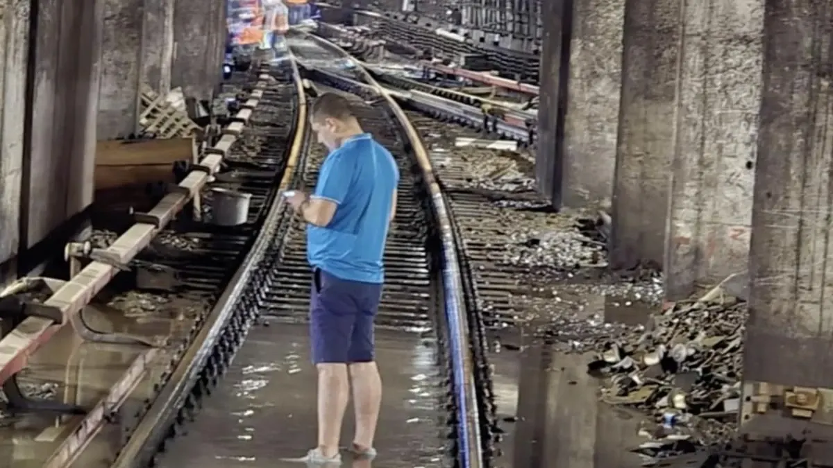 Miruță se contrazice cu Metrorex. Ministrul interimar de la Transporturi spune că metroul nu rămâne fără curent