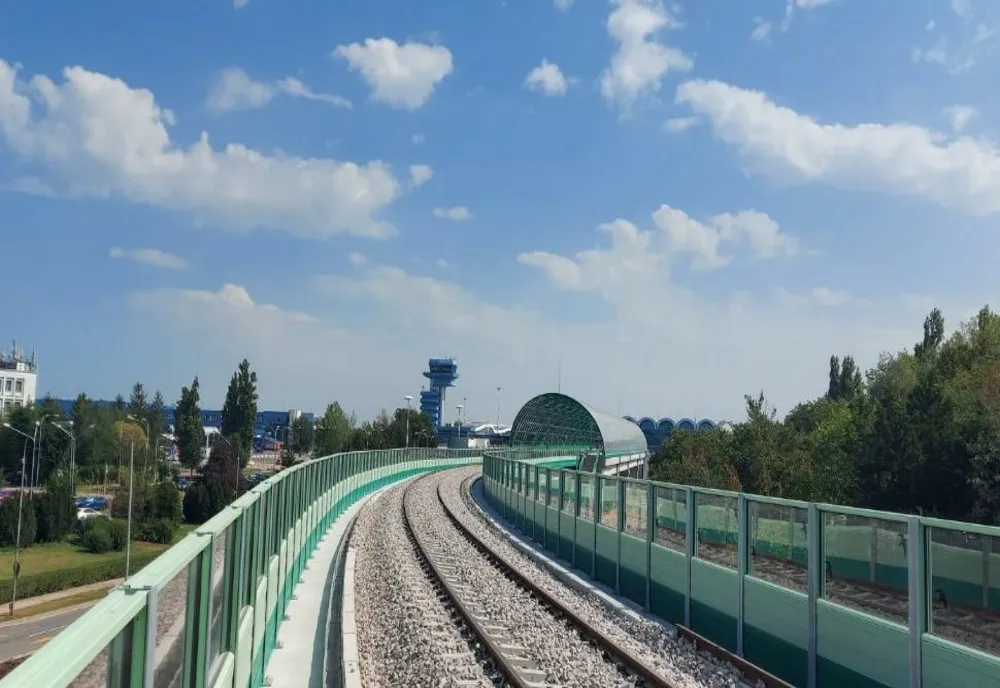 Lucrările de la calea ferată care va uni Gara de Nord cu Aeroportul „Henri Coandă” sunt aproape gata
