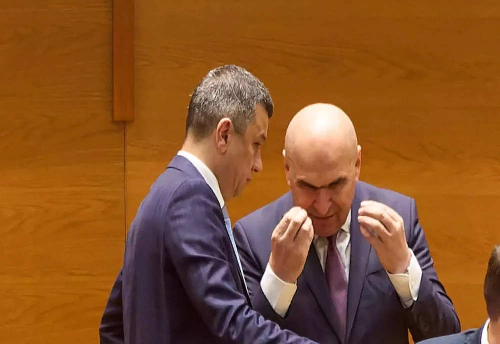 Măsurile de austeritate agită coaliția de guvernare. PSD amenință că iese de la guvernare dacă scad salariile