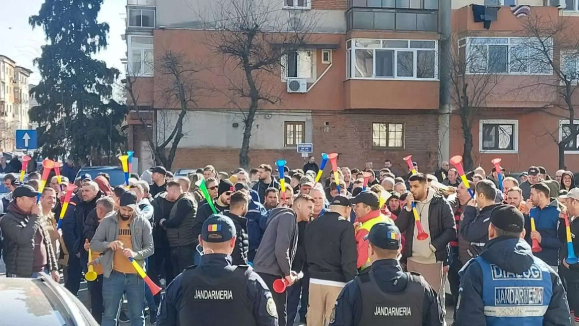 Protest masiv la CE Oltenia: aproape1.500 de angajați se tem că vor fi concediați de la 1 aprilie