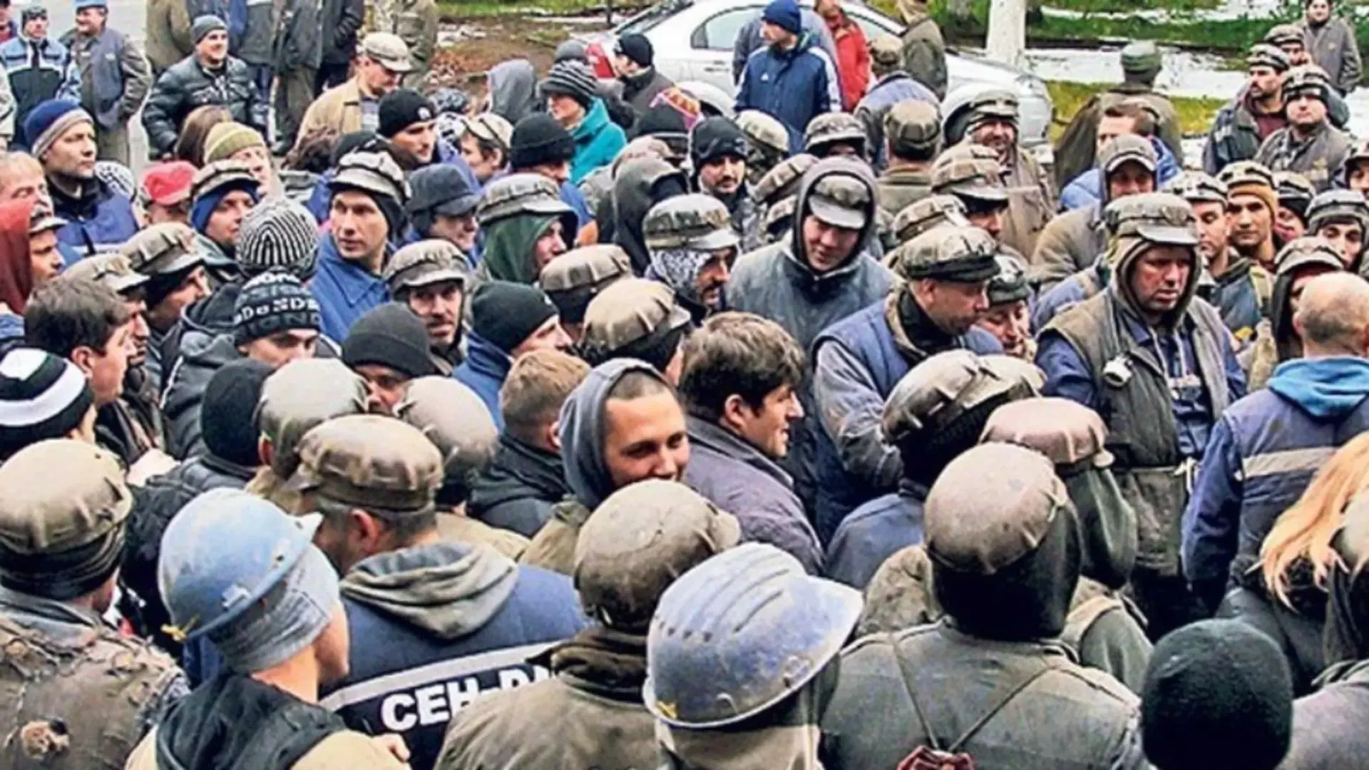 Minerii de la mina Lupeni s-au blocat în subteran