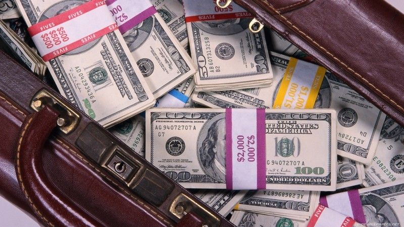 un-deputat--suspectat-ca-ar-fi-adus-in-tara-peste-22-mii-euro-si-80-mii-dolari-fara-a-declara-sursa-banilor-1418912366
