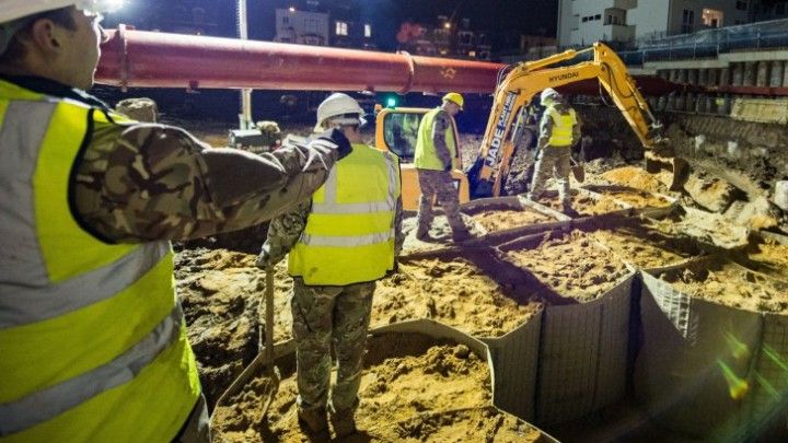 4343muncitori435654constructori