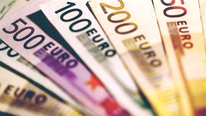 12money-banks-france-euro-banknotes