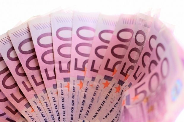 piata-valutara-euro-explodeaza-din-cauza-crizei-politice-503233