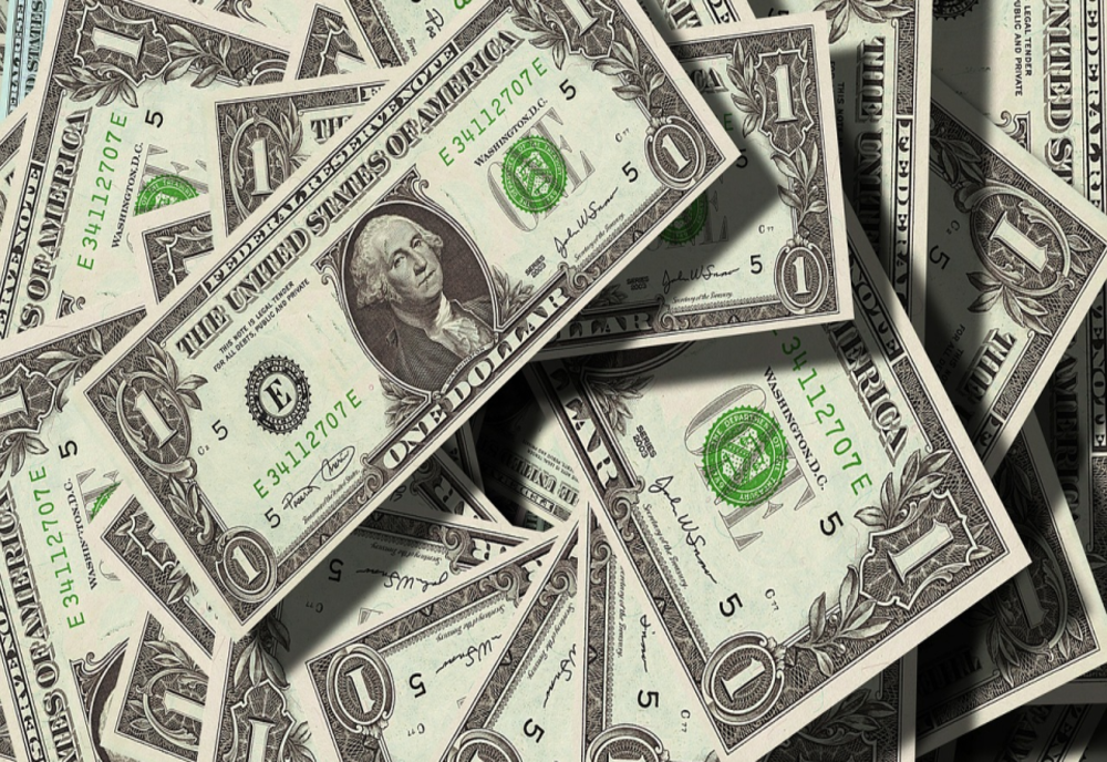 Dolarul american se va prăbuşi până la sfârşitul lui 2021. Previziunile unui economist