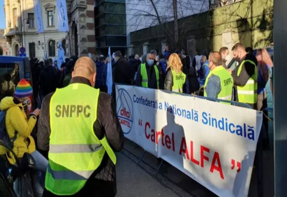 Proteste la Ministerul Muncii. Raluca Turcan le-a propus sindicaliștilor să nu protesteze timp de șase luni