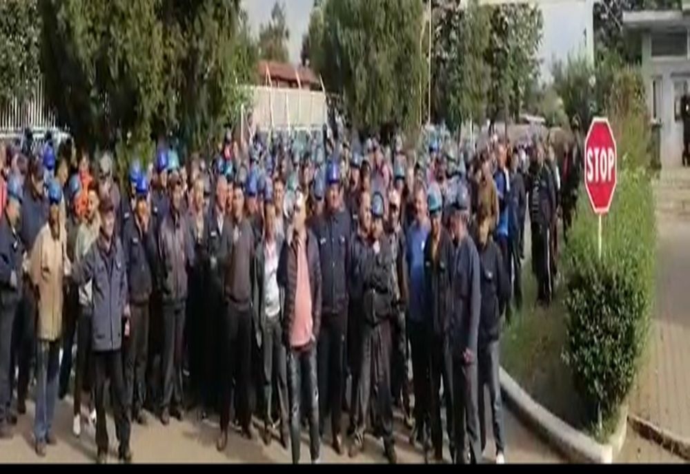 VIDEO: S-a împlinit o săptămână de când muncitorii Fabricii de Vagoane Caracal sunt în grevă. Ce revendicări au