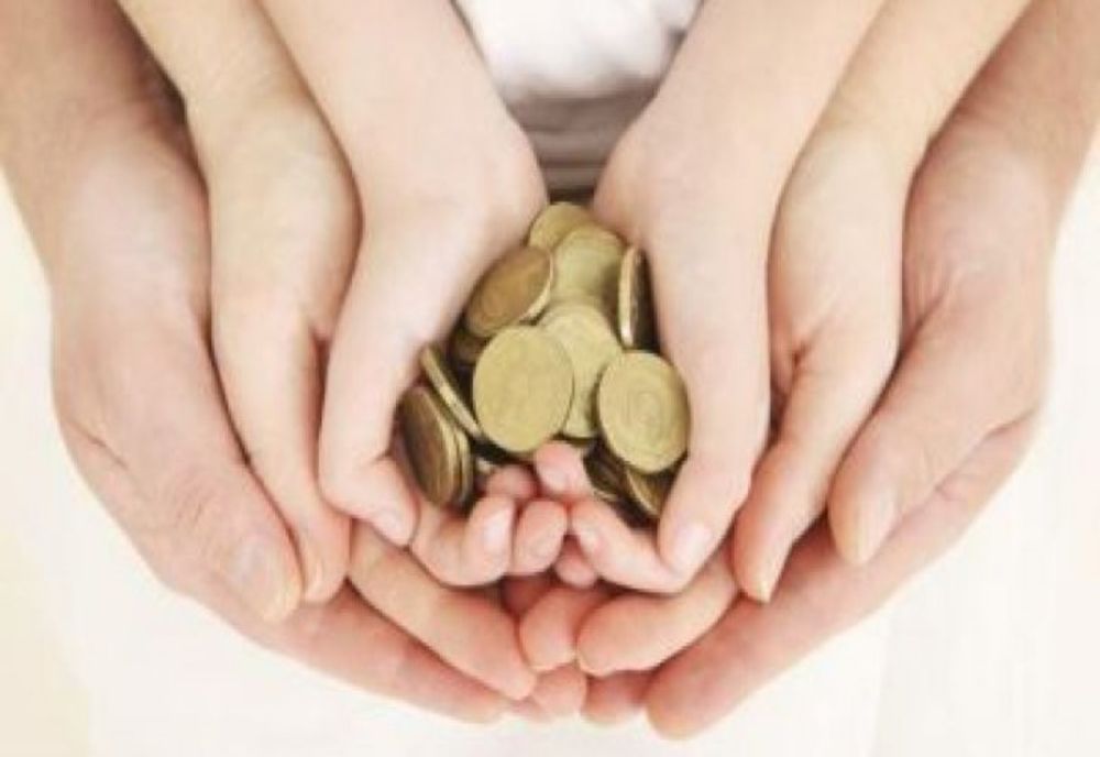 Noi decizii pregătite de Guvern pentru concediul şi indemnizaţia lunară pentru creşterea copiilor