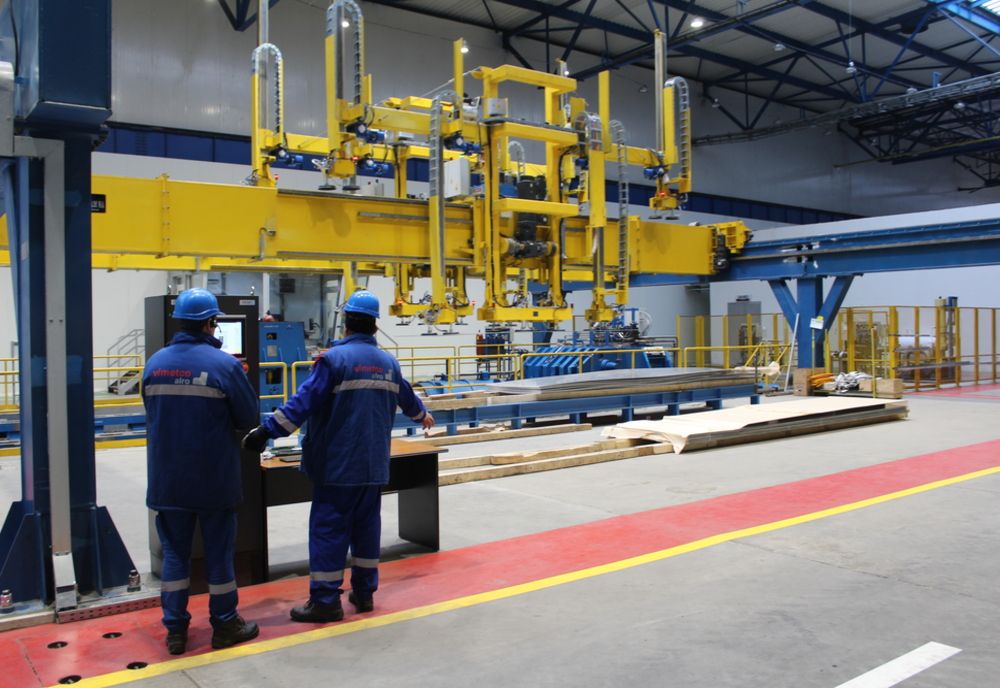 Angajaţii Alro trimişi în şomaj tehnic, ajutaţi financiar