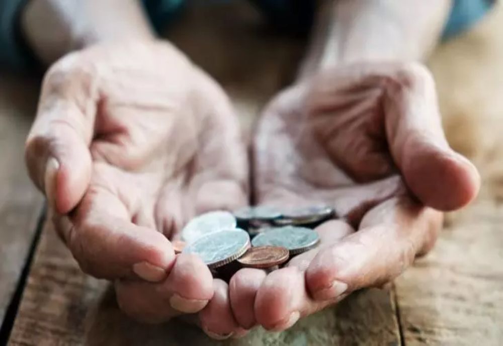 Statul a stabilit că un român poate trăi "decent" cu 11 lei pe zi - VIDEO