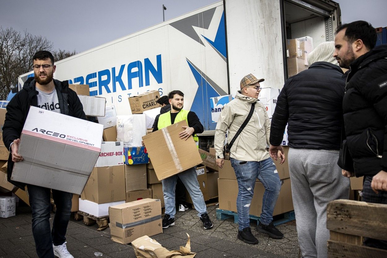 Ajutoare pentru Turcia (Profimedia)