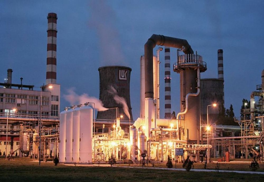 Schimbare radicală la Petrotel Lukoil Ploieşti: Toţi ruşii au fost demişi şi a fost numit un director ucrainean