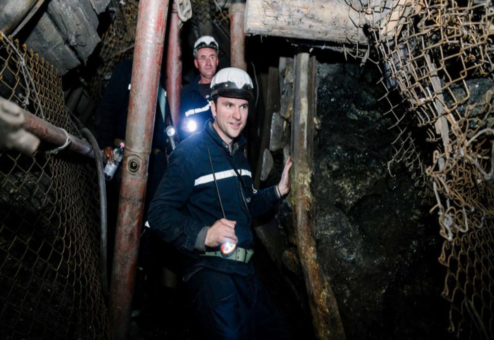 Sebastian Burduja, ministrul Energiei, a coborât în Mina Livezeni: ”Am participat la extracţia a 5 tone de cărbune”