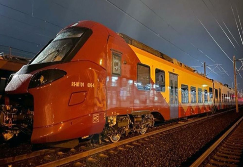 Primul tren electric nou cumpărat de România în ultimii 20 de ani a ajuns în țară. Când va începe să circule garnitura