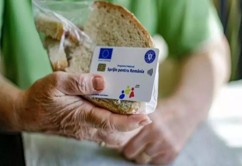 Probleme mari cu virarea banilor pe cardurile de alimente: Oamenii spun că nu și-au primit ajutorul social promis