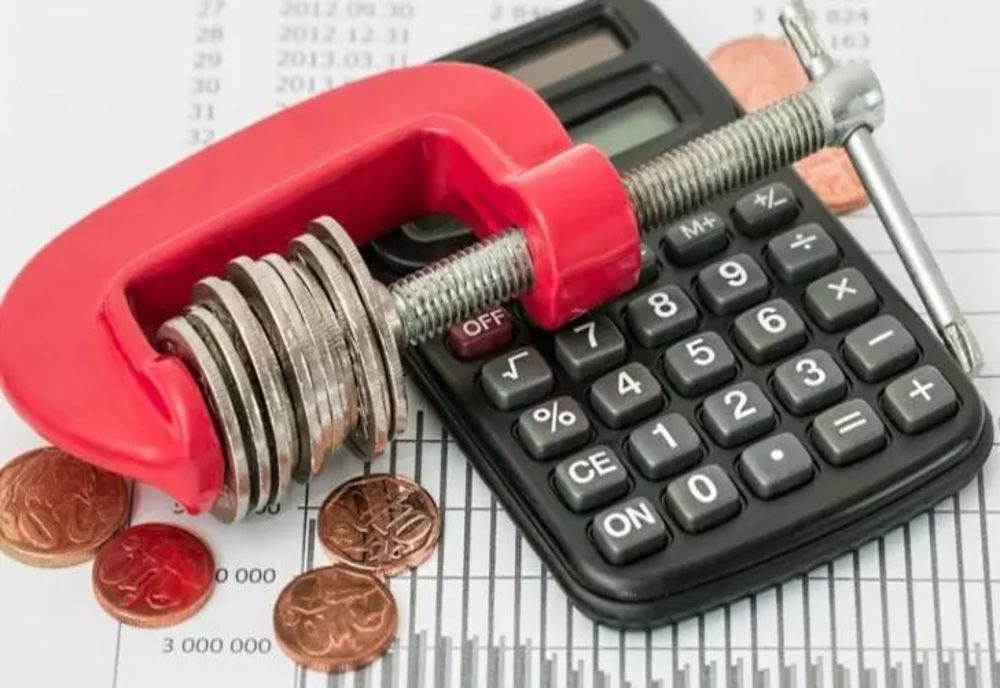 PREVIZIUNI PESIMISTE PENTRU ECONOMIA ROMÂNIEI ÎN URMĂTORII ANI