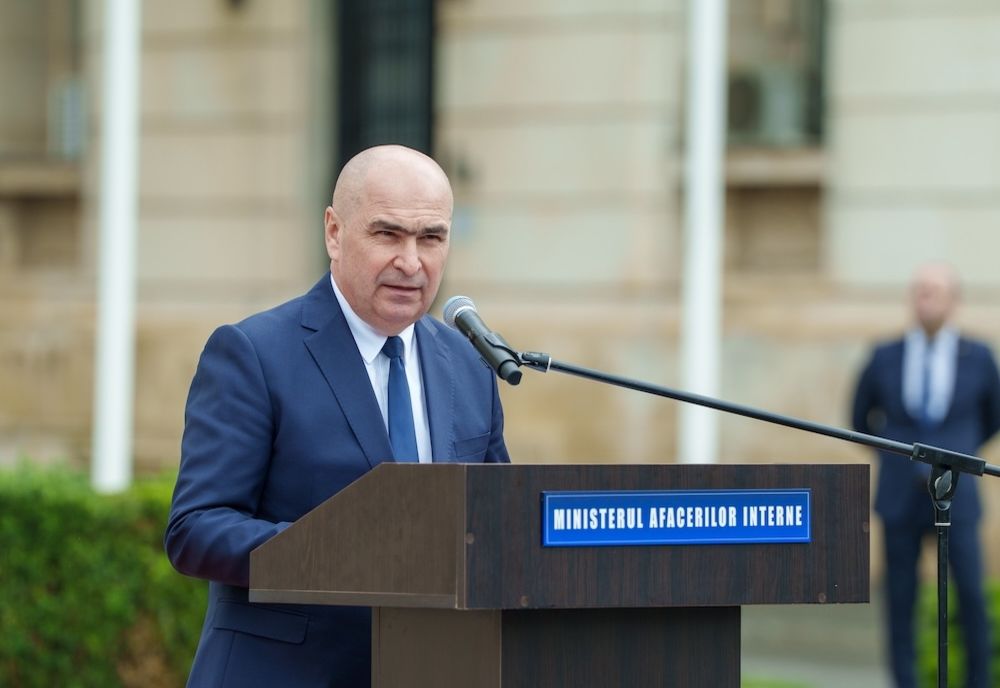 BOLOJAN LINIȘTEȘTE POPULAȚIA, SPERIATĂ DE POSIBILE CREȘTERILE DE TAXE: TREBUIE SĂ REDUCEM CHELTUIELILE PENTRU A NU MAI RISIPI