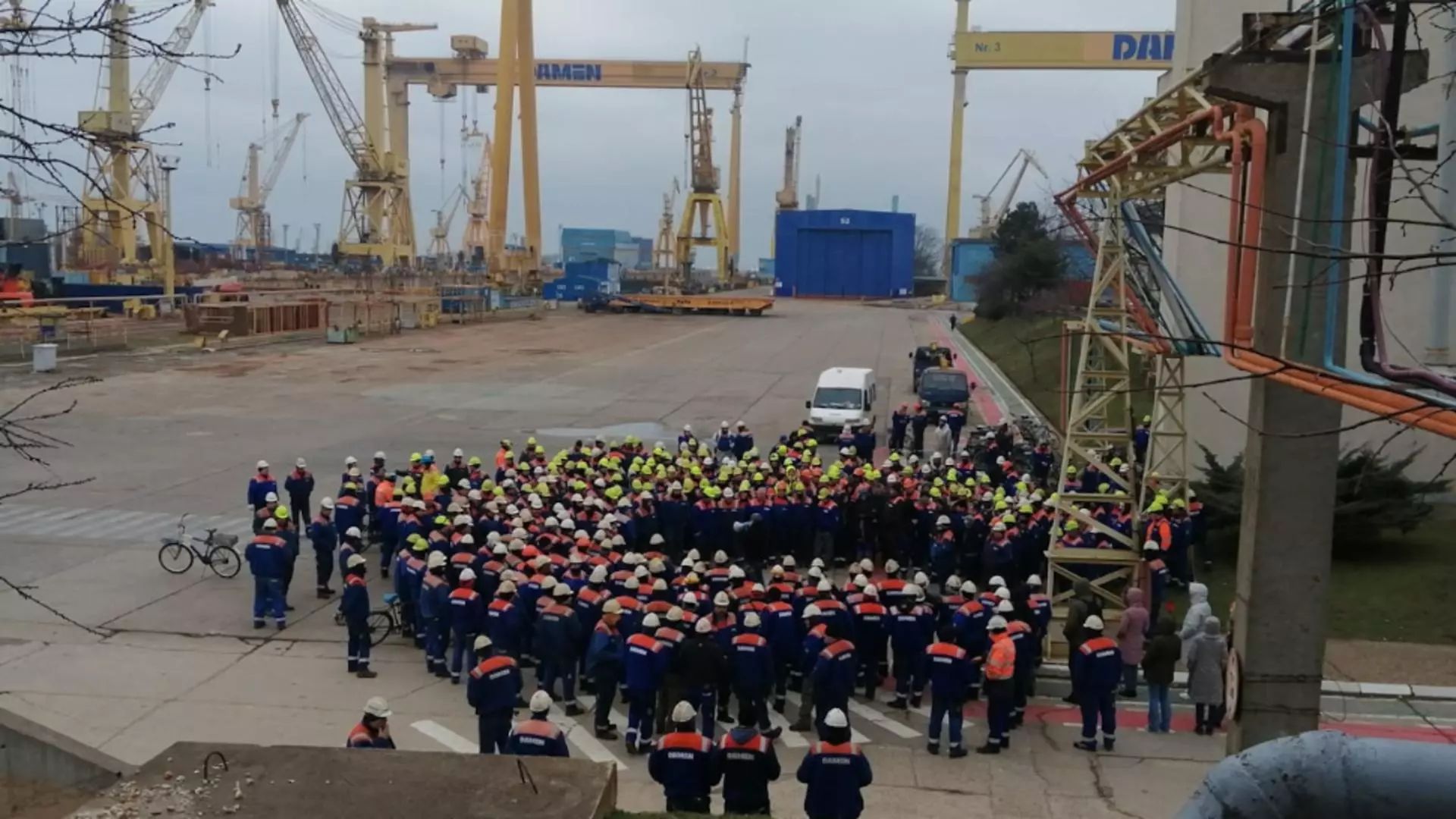 Angajații nu și-au mai primit salariile de 3 luni