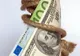 Piețele emergente sunt sub presiunea temerii investitorilor de contagiune