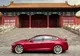 Tesla reduce prețurile mașinilor în China pentru a absorbi tarifele vamale