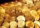 Preţul aurului a crescut semnificativ luni. Investitorii sunt din ce în ce mai interesaţi de metalul galben