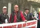 Protest de amploare în fața Ministerului Muncii. Pensionarii s-au legat cu lanțuri