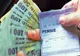 Creșterea TVA lovește direct în bugetul pensionarilor. Câți bani vor pierde seniorii României