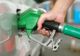 Dolarul pompează în sus prețurile carburanților