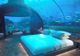 Destinații excentrice de revelion. Cât costă o noapte în sigurul hotelul din lume unde poti dormi printre rechini
