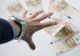 Aproape jumătate dintre români vor să ia un credit în următoarele 6 luni