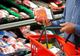 Alimentele românilor săraci au devenit un lux. Pâinea, cartofii și parizerul, campioanele scumpirilor
